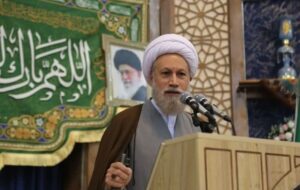 امام جمعه شیراز: دشمنان از مشکلات اقتصادی مردم ایران خوشحال می‌شوند