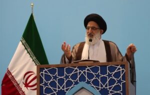 امام جمعه کرج: برخی جریانات سیاسی مدام شرایط جنگی را به مردم القا می‌کنند