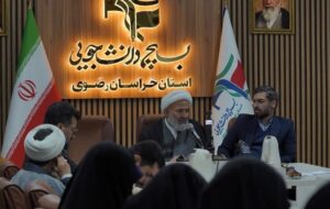 انتظارات از حوزه و دانشگاه هنوز برآورده نشده است