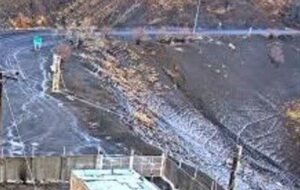 بارش برف پاییزی در استان مرکزی/ جاده های استان مرکزی لغزنده است