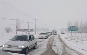 بارش یک متری برف در سربیژن؛ راه سربیژن و فاریاب – کهنوج بسته شد