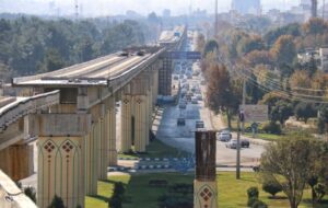 بلاتکلیفی 20 ساله قطار شهری کرمانشاه/ حصار ‌ستون‌های غول‌پیکر/ از تراموا تا مونوریل و دوباره مترو‌!