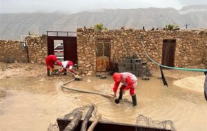 تداوم امدادرسانی هلال‌احمر فارس به بیش از یک‌ هزار و 450 نفر در بارش‌های اخیر