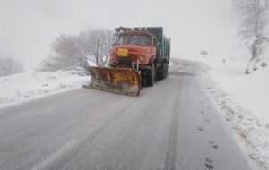 تردد در برخی گردنه‌های کرمانشاه فقط با زنجیر چرخ امکان‌پذیر است