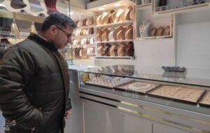 طنز تلخ بازار مناسبت‌ها/ روایت مبارزه مردم با گرانی برای حفظ سنت و عشق خانوادگی