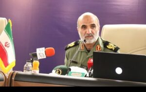 مهم‌ترین وظیفه مردم مقابل دشمن پرهیز از دو دستگی است