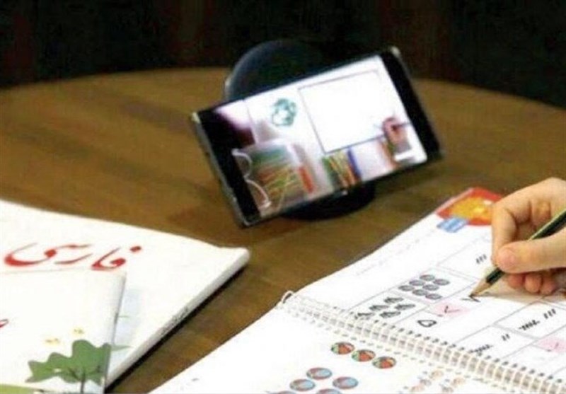 میزگرد| آیا آموزش مجازی آینده دانش‌آموزان را تهدید می کند؟/ جایگاه خانواده بر سواد نسل آینده