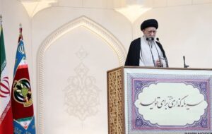 هشدار آیت‌الله نورمفیدی نسبت به جنگ شناختی/دولت مشکلات رانندگان را برطرف کند