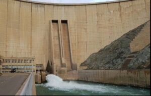 کاهش 80 درصدی ذخیره سد زاینده‌رود/فقط 9 درصد سد آب دارد