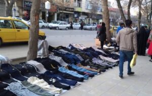 کرج در تسخیر دستفروشان/ وقتی فرصت اقتصادی به تهدید شهری بدل می‌شود/ چرا سکوت کرده‌اید؟