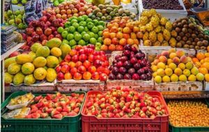 گزارش میدانی تسنیم از بازار میوه/ خانواده‌ها در حسرت پرتقال و سیب/ میوه هم کالای لوکس شد