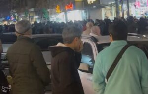 آشوبگران در بجنورد سنگ رو یخ شدند/ مردم همراهی نکردند