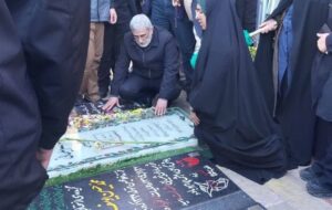 حضور سردار قاآنی در گلزار شهدای کرمان