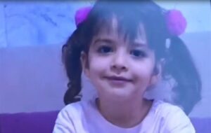 رد خون “ملینا”/ اغتشاشگران مسلح به کدامین گناه این کودک را شهید کردند؟