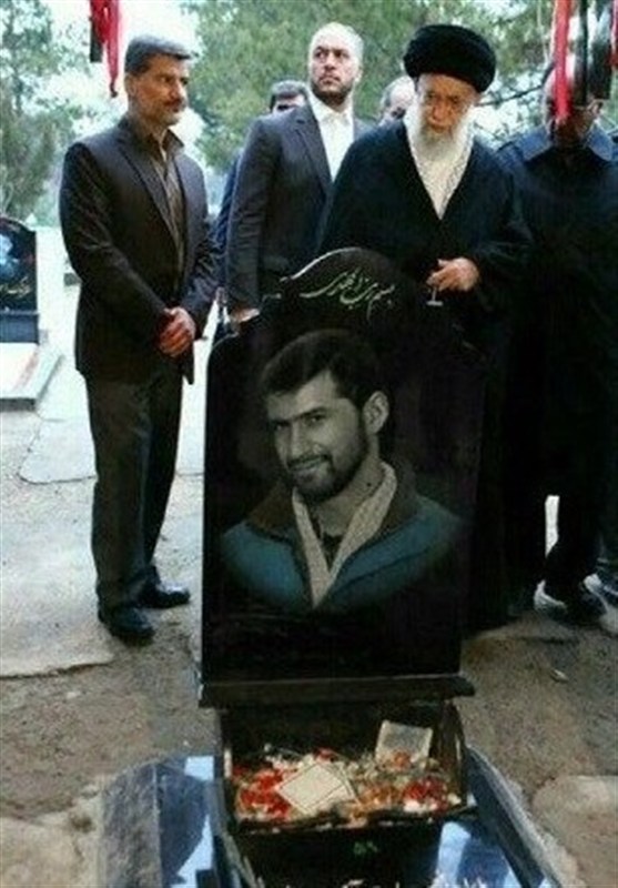 من اینجا هستم؛ روایت ماندگار شهید مدافع حرم سجاد زبرجدی من اینجا هستم؛ روایت ماندگار شهید مدافع حرم سجاد زبرجدی