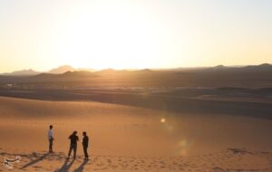 نجات معجزه‌آسای 3 گردشگر گمشده در دل کویر سیاه آرادان