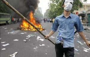 یک پلیس با ضربات چاقوی اغتشاشگران به شهادت رسید