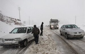 انسداد دو محور مواصلاتی در زنجان/ تردد در محورهای کوهستانی با زنجیرچرخ