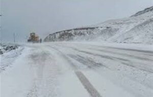 بازگشایی گردنه چری در مسیر شهرکرد – مسجد سلیمان در شهرستان کوهرنگ