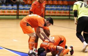 برد شکننده مس سونگون مقابل فولاد هرمزگان در روز اخراج صمیمی