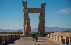 تشکیل پرونده قضایی برای تعرض به آثار تخت جمشید