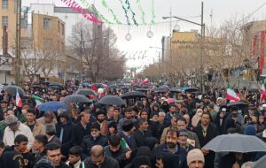 حضور باشکوه مردم چهارمحال‌وبختیاری در راهپیمایی 22 بهمن زیر باران