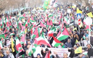 طنین اقتدار در مشهدالرضا/ مردم مشهد ایستاده چون کوه