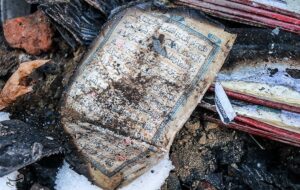 عهد دانشجویان علوم پزشکی بابل در همبستگی با خانواده شهید مقدسی در ساری