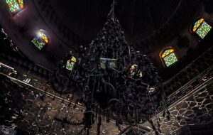 قصه قرآنی یک شهر بعد از آتش اغتشاشگران به مسجد؛ سیلی مردم به آشوب