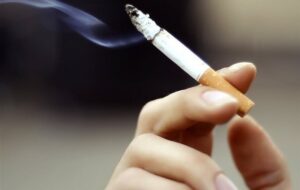 مادران باردار بخوانند؛ پیامدهای سنگین دود سیگار برای جنین!