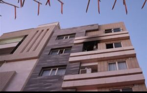 نجات جان 5 نفر در آتش‌سوزی یک مجتمع مسکونی در اصفهان