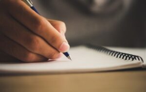 چهارمین جشنواره داستان‌نویسی به یاد لاله‌ها بامعرفی برگزیدگان درسمنان