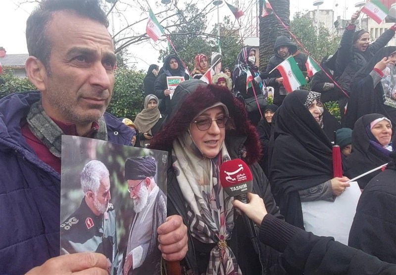 گیلان یکپارچه در 22 بهمن؛ سرمای استخوانسوز تسلیمِ اراده آتشین مردم گیلان یکپارچه در 22 بهمن؛ سرمای استخوانسوز تسلیمِ اراده آتشین مردم