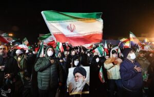 آیت‌الله لائینی: با رهبر جدید در عمل بیعت می‌کنیم