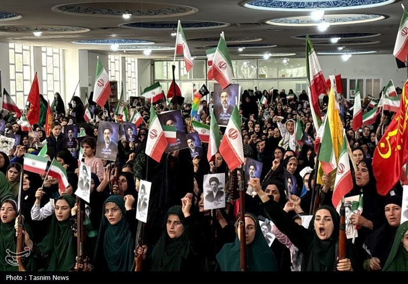 اجتماع عظیم بختیاریهای برنو به دست در بیعت با رهبر انقلاب + تصاویر اخبار استان چهارمحال و بختیاری , اخبار لردگان , شهید امام خامنه ای (ره) ,