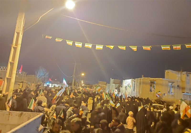 اجتماع مردم زنجان در محل اصابت موشک آمریکایی‌ ـ‌ صهیونیستی در آزادگان