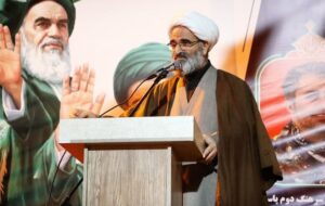 امام جمعه سمنان: دشمنان خواب تجزیه دیده‌اند اما کور خوانده‌اند