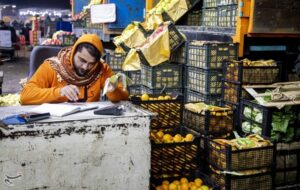 بازدید صبحگاهی  استاندار مازندران از بازار میوه و تره‌بار چالوس