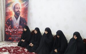 تجلیل امام جمعه همدان از خانواده شهید حجت الاسلام خاکسار