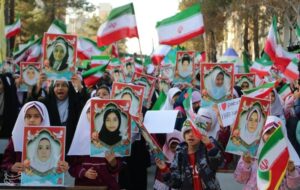 تجمع عظیم دانش آموزان کرمانی مقابل دفتر کمیساریای سازمان ملل