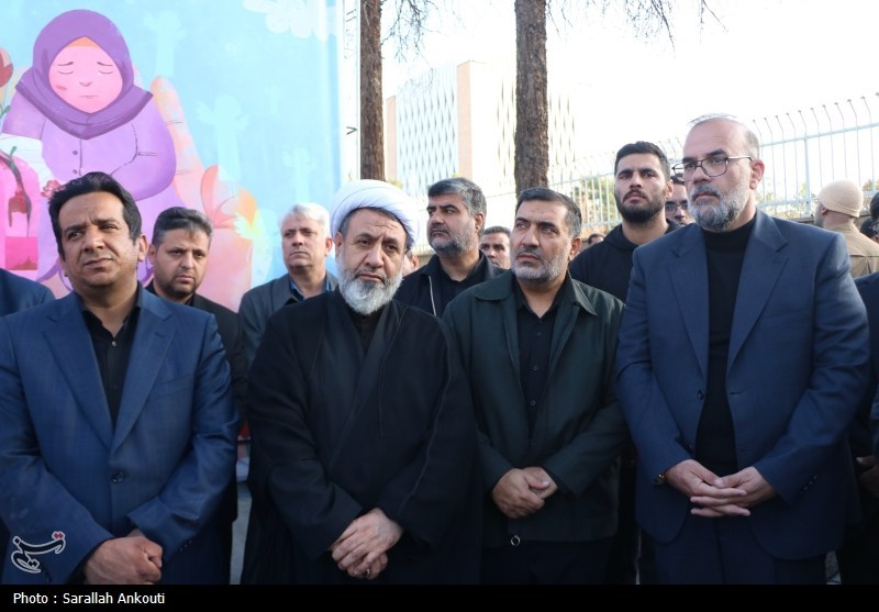 تجمع عظیم دانش آموزان کرمانی مقابل دفتر کمیساریای سازمان ملل استان کرمان , اخبار استان کرمان , سازمان ملل متحد , دانش آموزان , مدرسه , جنگ , آمریکا ,