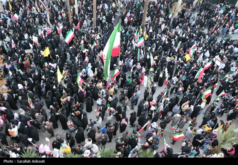 تجمع عظیم دانش آموزان کرمانی مقابل دفتر کمیساریای سازمان ملل استان کرمان , اخبار استان کرمان , سازمان ملل متحد , دانش آموزان , مدرسه , جنگ , آمریکا ,