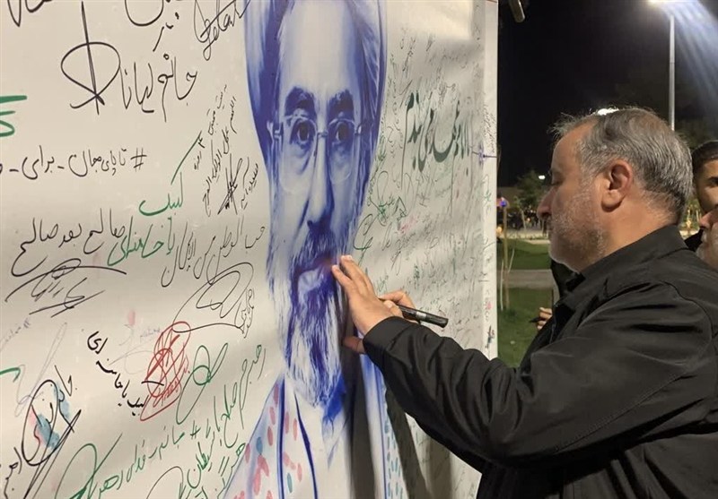 تجمع مردم خراسان جنوبی درچهارمین شب سال 1405 در 12 نقطه میادین شهر+عکس اخبار استان خراسان جنوبی , رهبر انقلاب ,