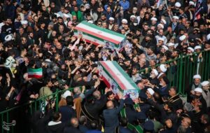 تشییع باشکوه شهدای پردیسان قم؛ عهد مردم بر مقاومت تا پیروزی+ تصاویر