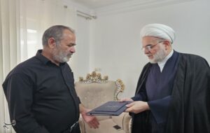 دلجویی نماینده ولی‌فقیه در کردستان از خانواده 2 شهید جنگ رمضان+تصاویر