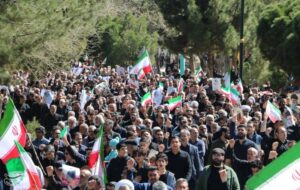 راهپیمایی حماسی مردم کرمان در نخستین نماز جمعه پس از شهادت امام امت