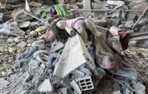 سند جنایت آمریکا در قم؛کودکانی که با موشک در خانه خود آسمانی شدند+عکس