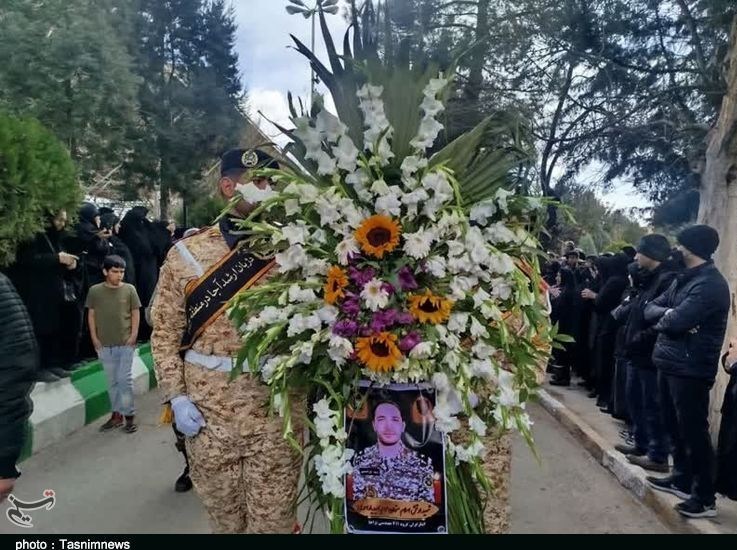 سوگ یک استان با تشییع شهدا/ وقتی شهادت به حنجره میرسد+ تصاویر استان لرستان , اخبار استان لرستان , جنگ ,