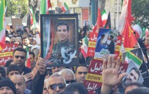 شیراز در سوگ قهرمانان دور از وطن/ تشییع باشکوه 24 شهید ناوشکن دنا