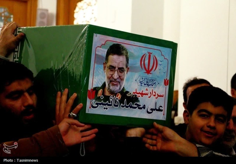 طواف پیکر سردار شهید نائینی بر گرد ضریح حضرت معصومه(س) حضرت معصومه (س) , علی محمد نائینی , اخبار قم ,